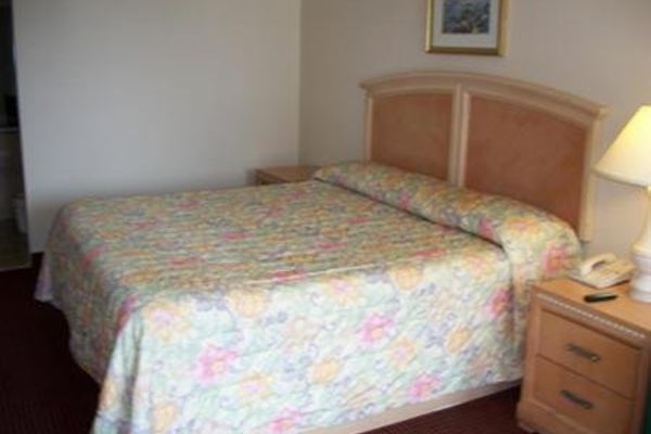 Americas Best Value Inn V1305 (Evergreen)